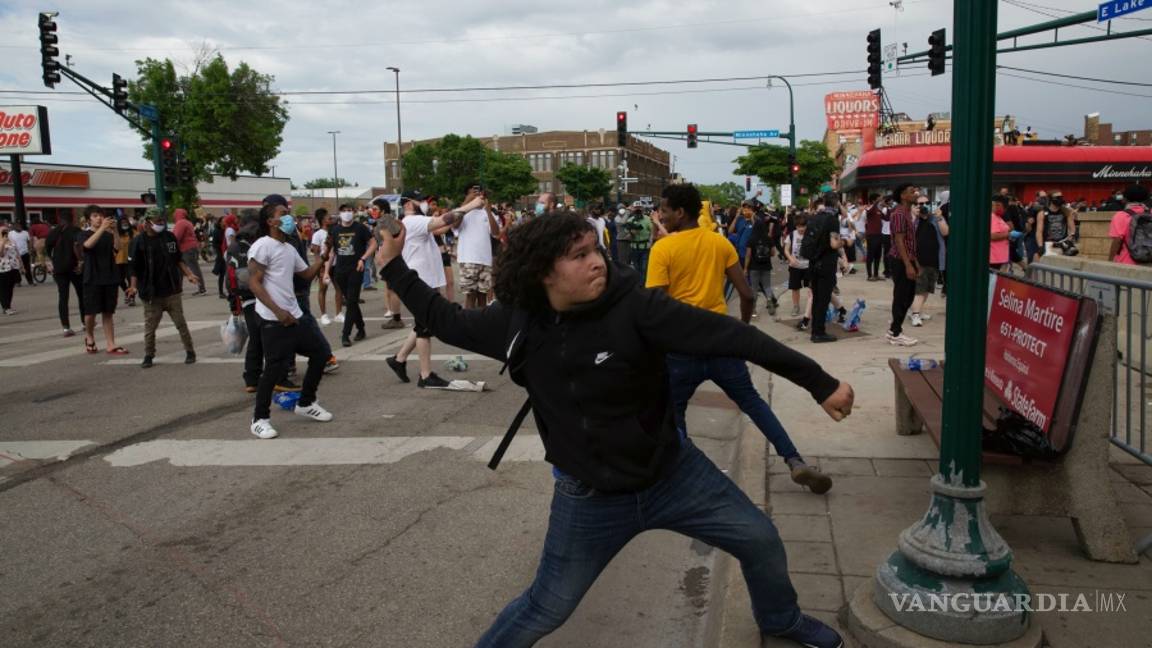$!Violentas protestas y saqueos en Minneapolis por la muerte de George Floyd por abuso policial (fotos)