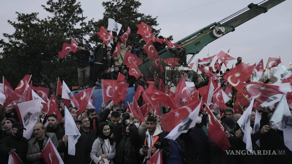 Sentencian en Turquía a principal opositor del gobierno