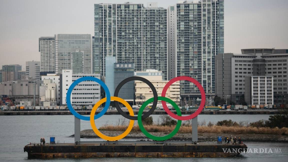 Instalan enormes anillos olímpicos en la bahía de Tokio de cara a los Juegos Olímpicos