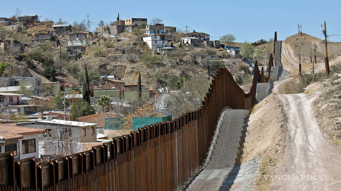Investigan muerte de mexicana tras caer de muro fronterizo en Arizona