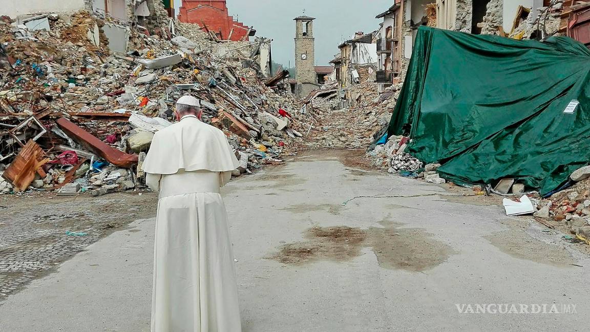 $!Papa Francisco visita de sorpresa Amatrice, pueblo italiano devastado por el terremoto (fotos)