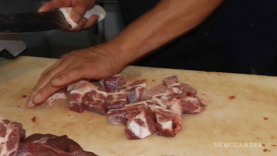 $!En carnicerías populares también han reportado un incremento en los precios.
