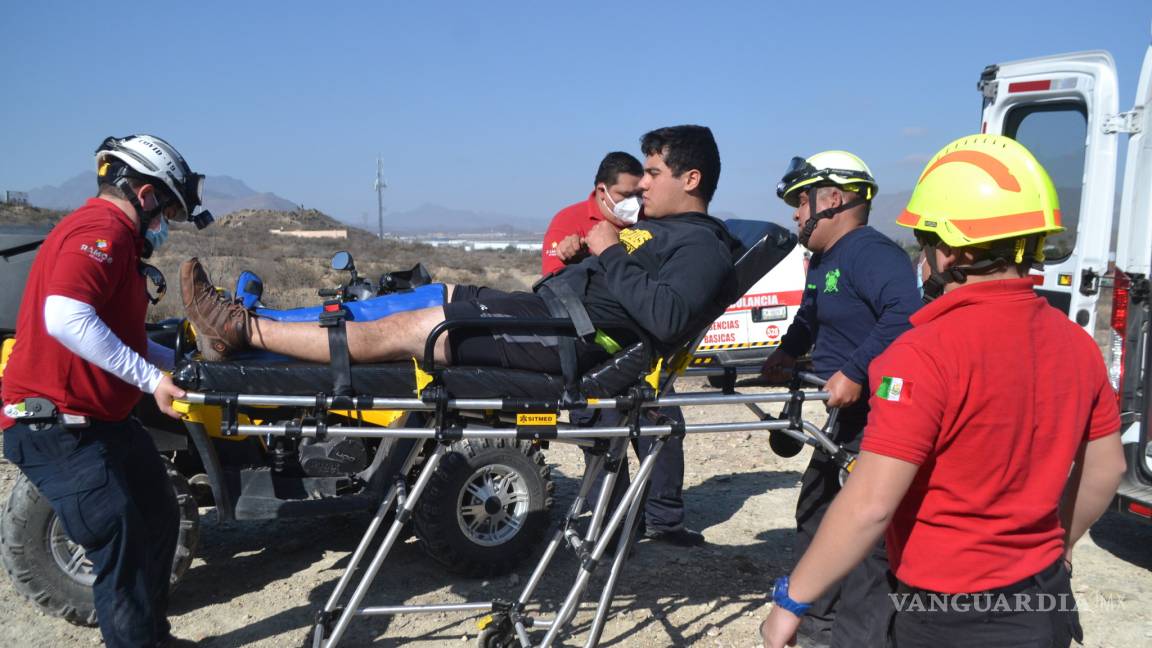 Lesionado en el cerro moviliza a paramédicos