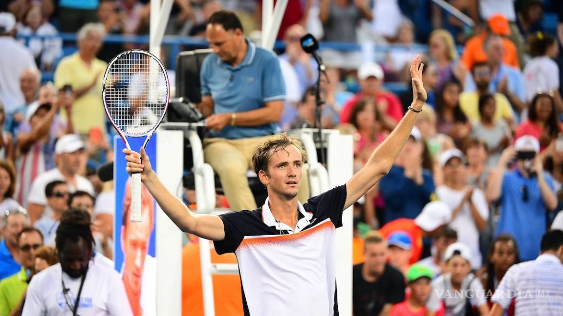 Daniil Medvedev da golpe de autoridad y vence a Novak Djokovic para llegar a la Final de Cincinnati