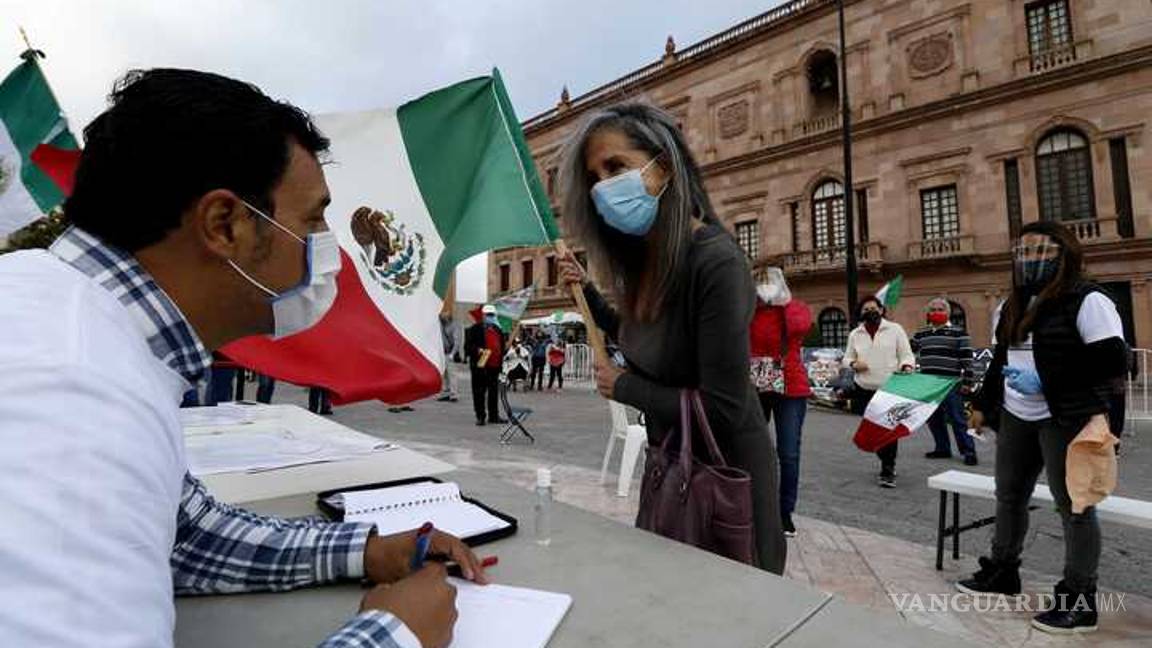 $!FRENAAA se manifiesta en Saltillo; insisten en renuncia de AMLO