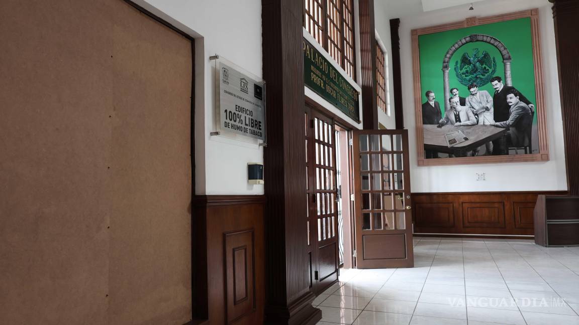 $!La madera solo protegerá el interior del Palacio Legislativo.