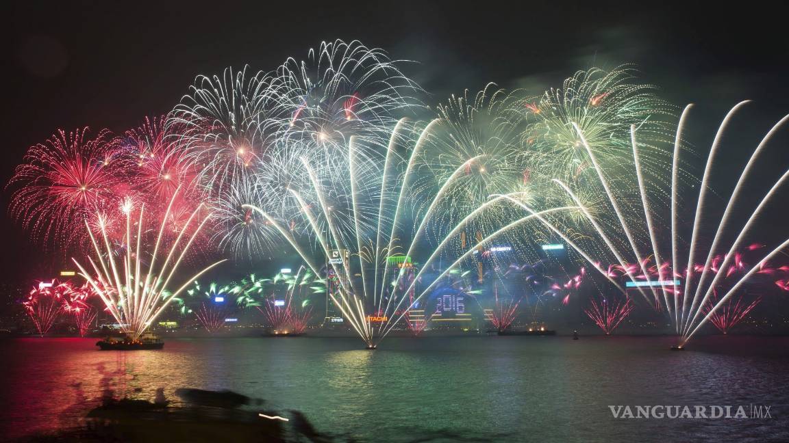 $!El mundo comienza a dar la bienvenida al 2016