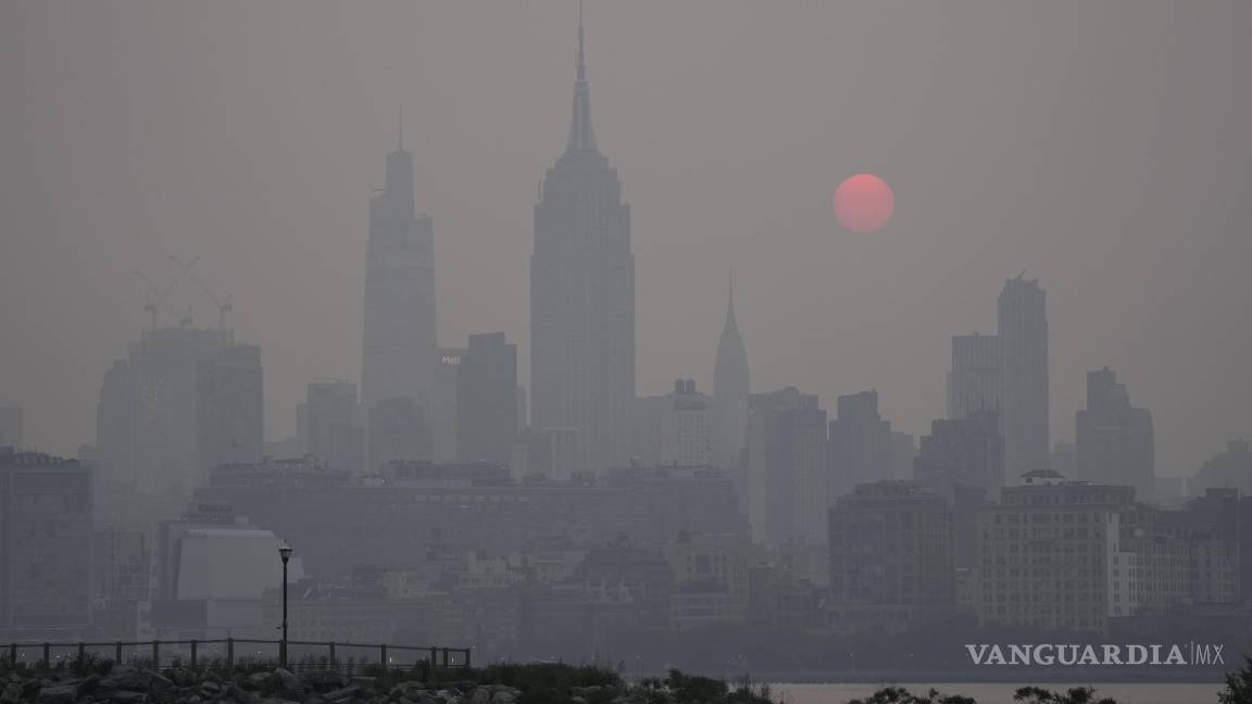 $!Por momentos se ha dejado de apreciar con tanta fuerza el tono naranja que se ha visto con la contaminación.