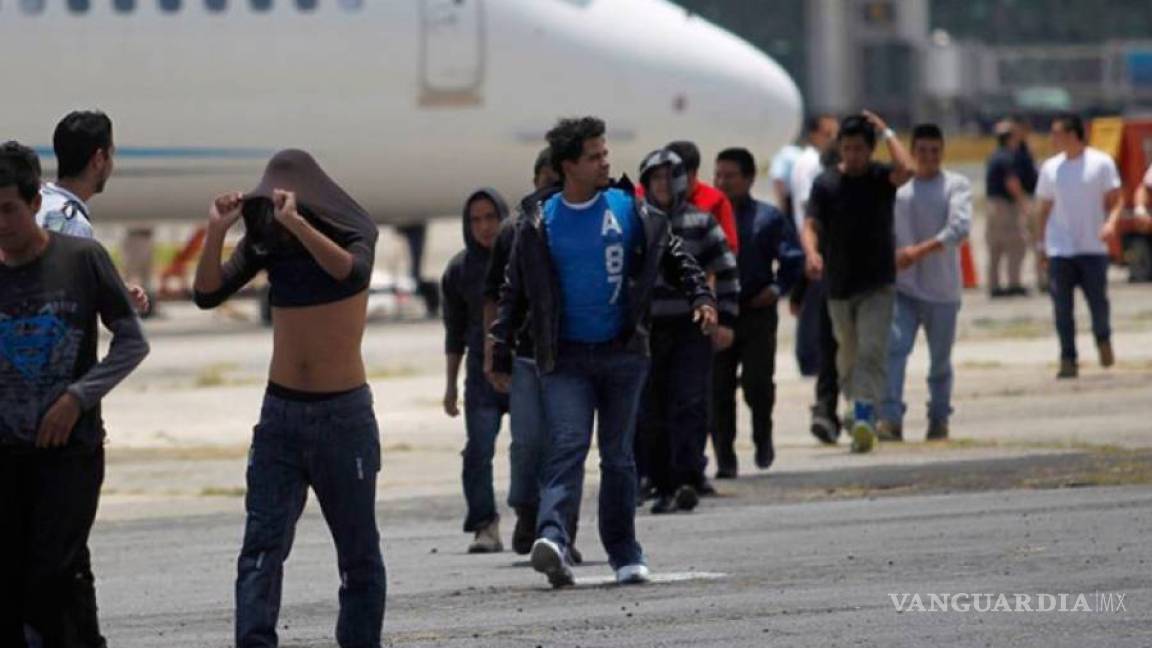 Desde Coahuila trasladarán a migrantes en avión