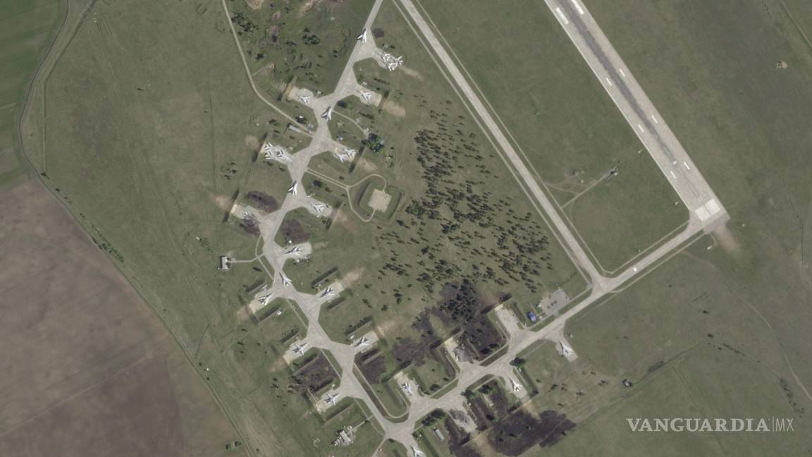 $!En las fotos, por lo menos tres bombarderos Tu-95 y cuatro Tu-22M parecían estar destruidos.