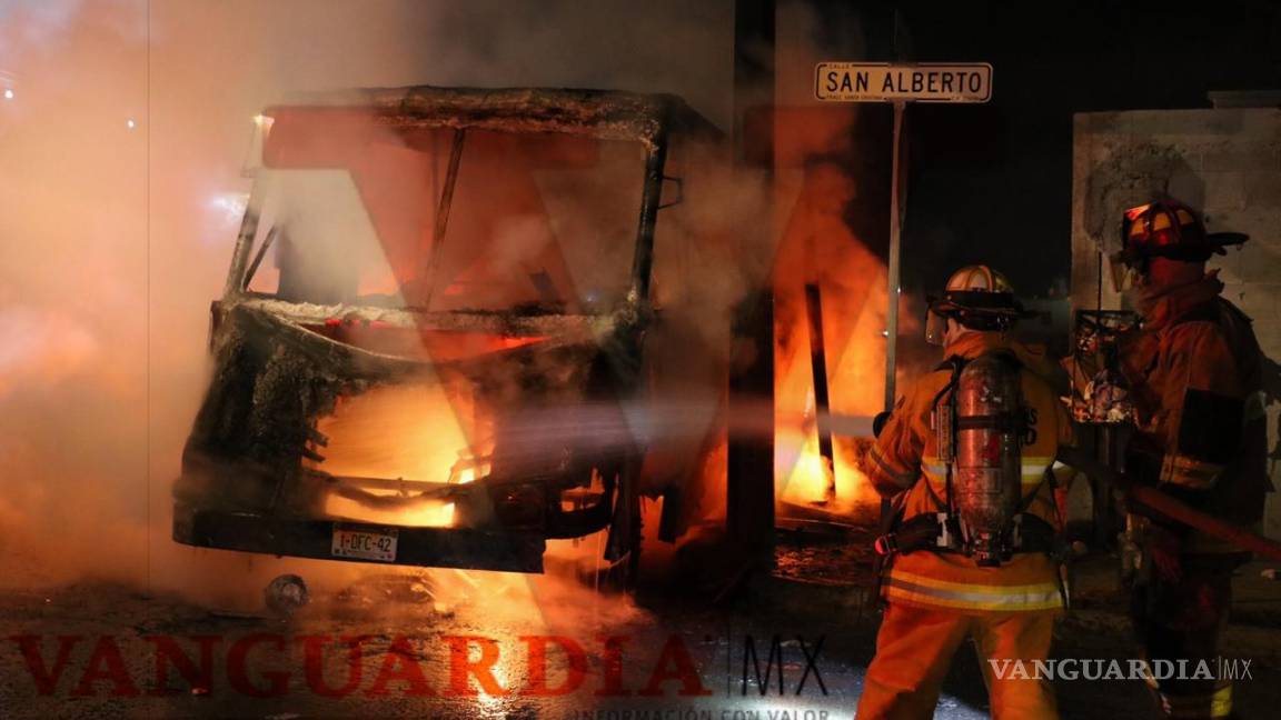 Camión es consumido por incendio en Saltillo