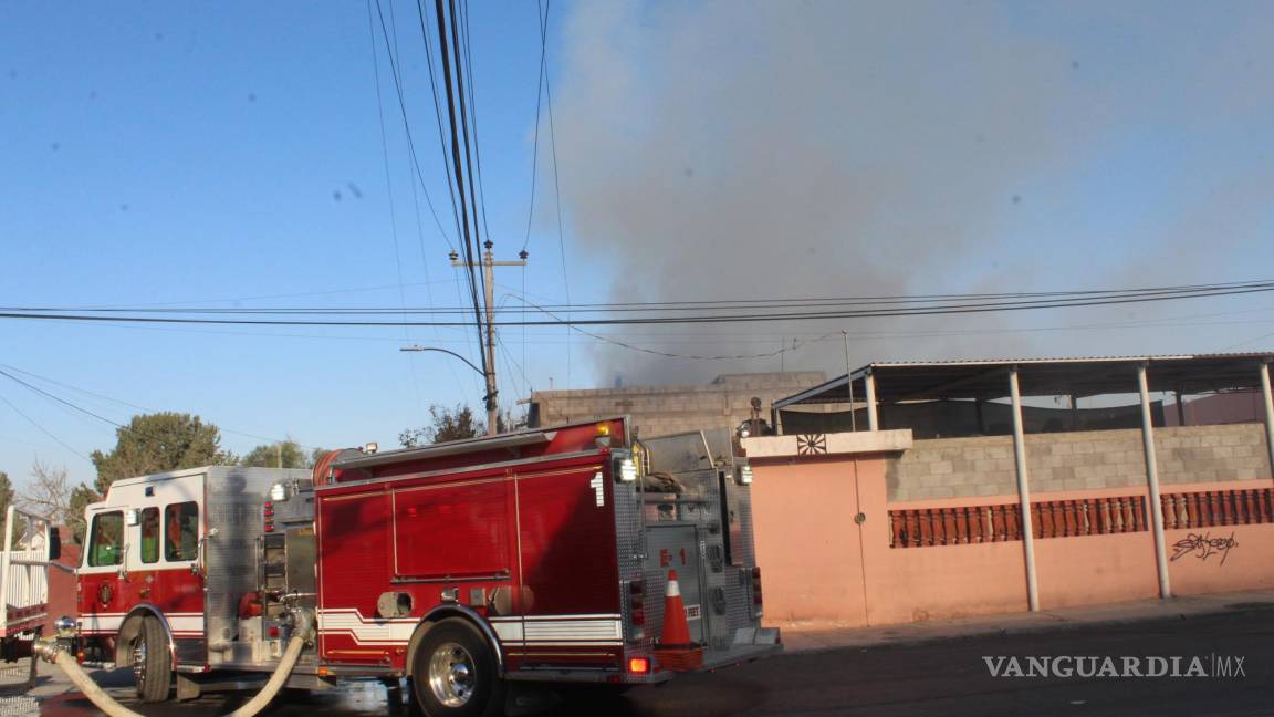 Incendio consume una casa en Saltillo