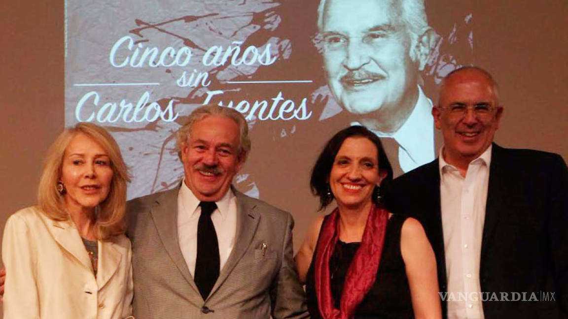 A 5 años de su muerte rinden homenaje a Carlos Fuentes en Bellas Artes