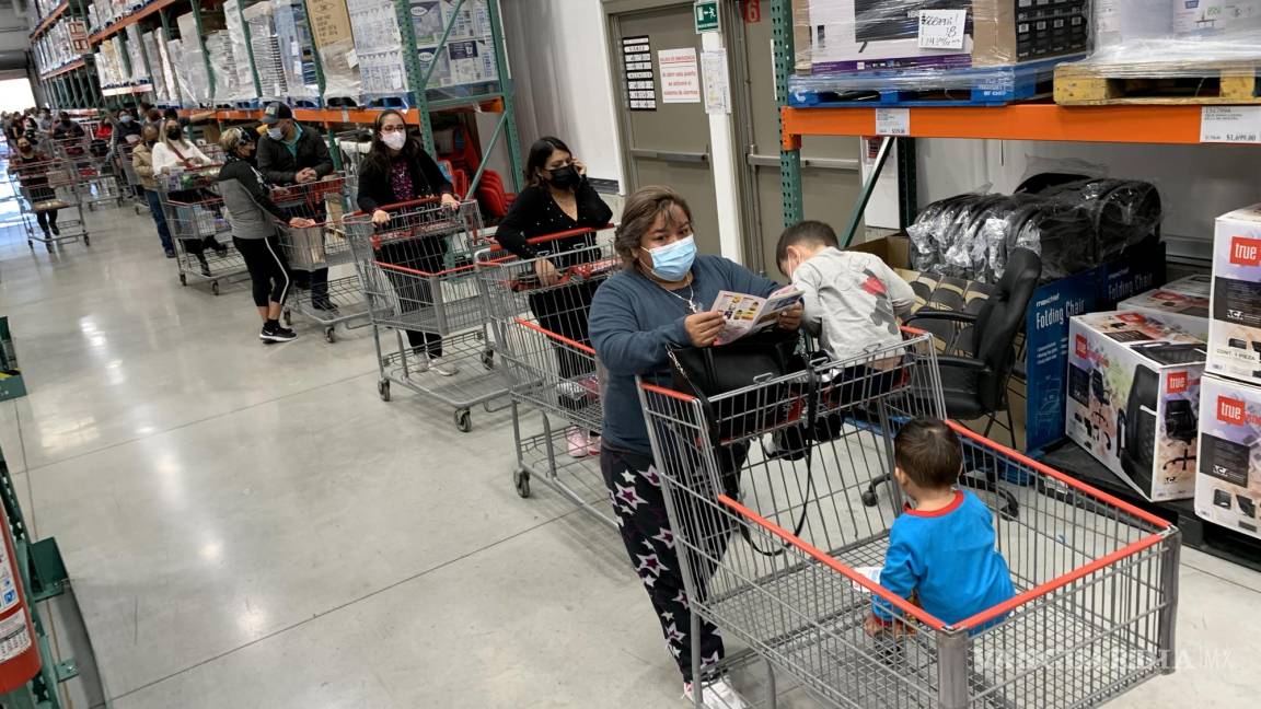 Saltillo: Largas filas en tienda del norte de la ciudad para adquirir una Rosca de Reyes