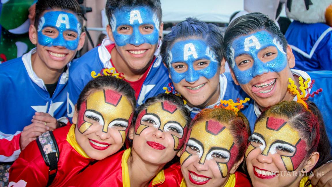 $!Saltillenses comparten gigantesca Rosca de Reyes