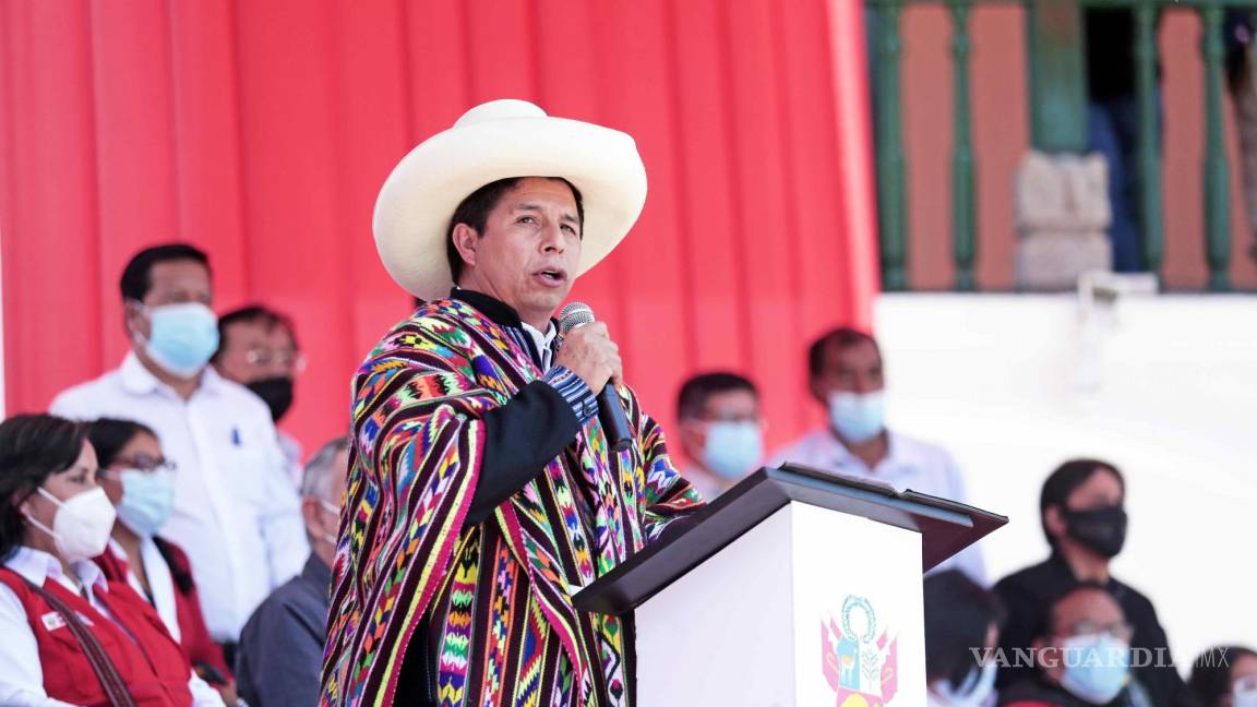 Buscan congresistas la destitución del Presidente de Perú