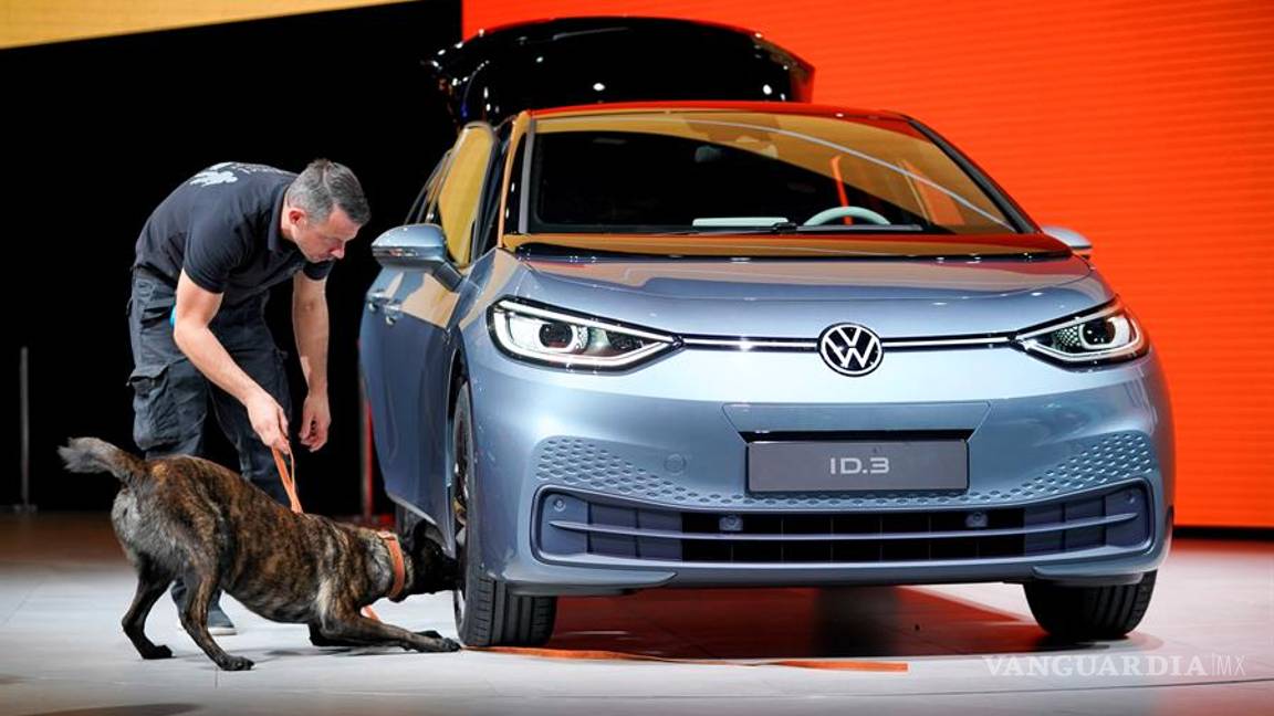 $!Angela Merkel inaugura el Salón Internacional del Automóvil en Frankfurt, no te puedes perder estas imágenes