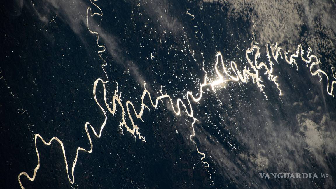 $!El destello del sol se refleja en el río Pampas, a 420 kilómetros sobre la frontera entre Paraguay y Argentina.