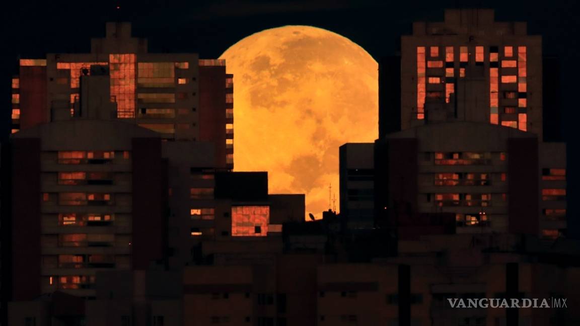 $!Imágenes de la asombrosa Superluna de sangre que coincide con un eclipse lunar