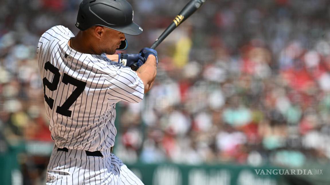$!Giancarlo Stanton, toletero de los Yankees, muestra su poderío en el plato durante el enfrentamiento contra los Diablos Rojos en la Ciudad de México.