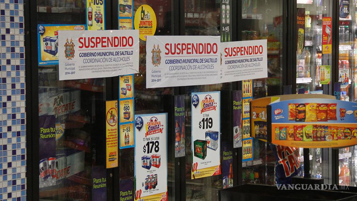 $!Clausuran un Oxxo en Saltillo, empleado vendió cerveza fuera de horario