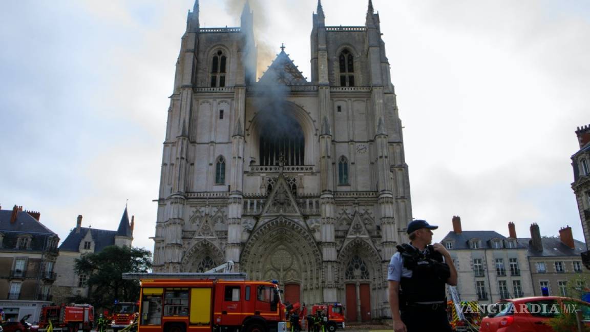 Primero la Catedral de Notre Dame, ahora un incendio en la catedral de San Pedro y San Pablo de Nantes destruye famoso órgano