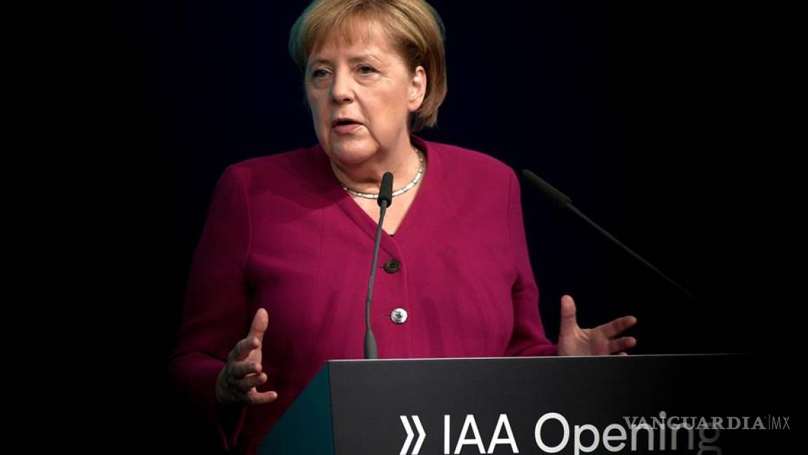 Angela Merkel inaugura el Salón Internacional del Automóvil en Frankfurt, no te puedes perder estas imágenes
