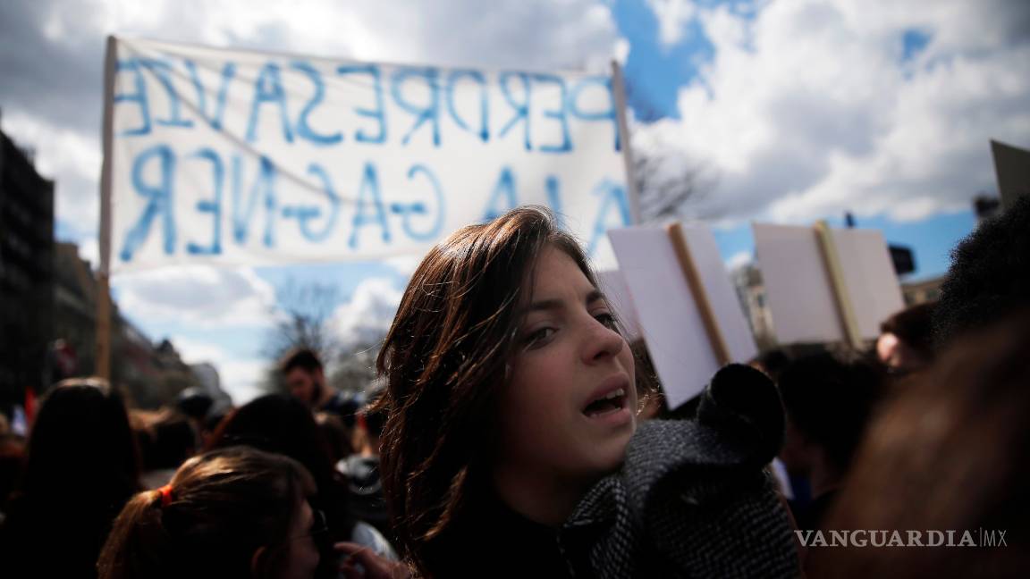 $!Miles de estudiantes protestan contra reforma laboral en Francia