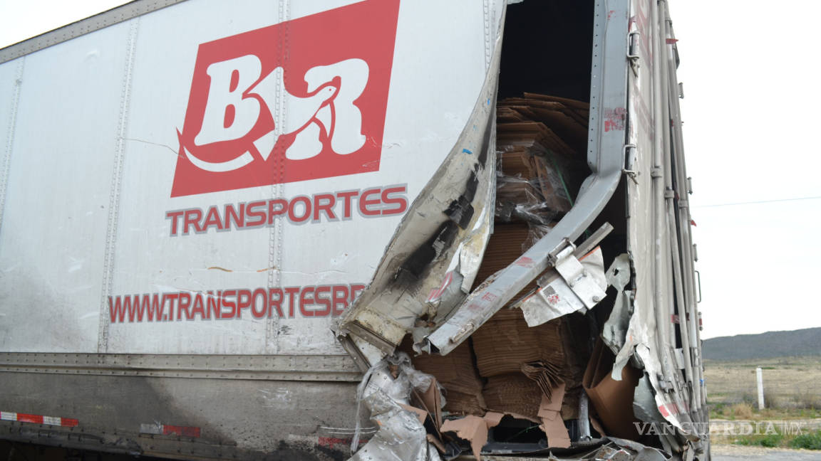 $!Dormita trailero; choca por alcance