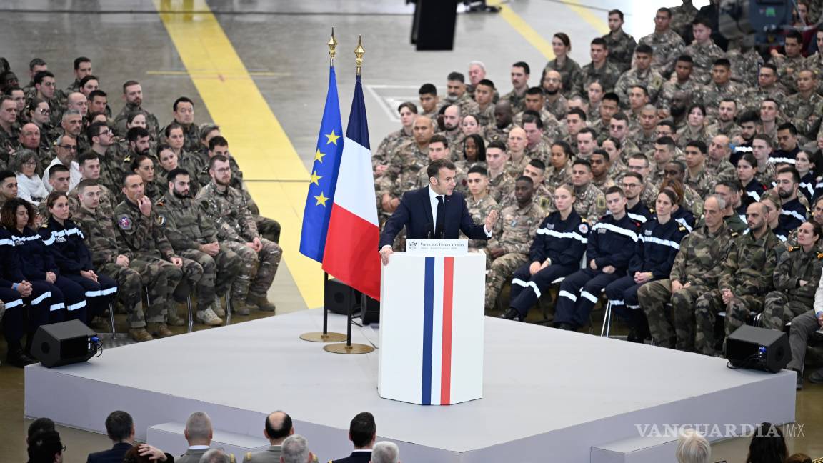 $!El presidente francés, Emmanuel Macron, pronuncia un discurso durante su visita a la base aérea militar de Istres, en el sur de Francia, el jueves 15 de enero de 2026.