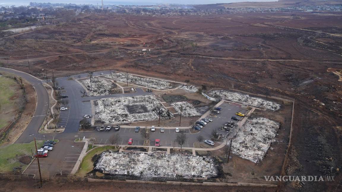 $!Los restos de un incendio forestal se ven el jueves 10 de agosto de 2023 en Lahaina, Hawái.