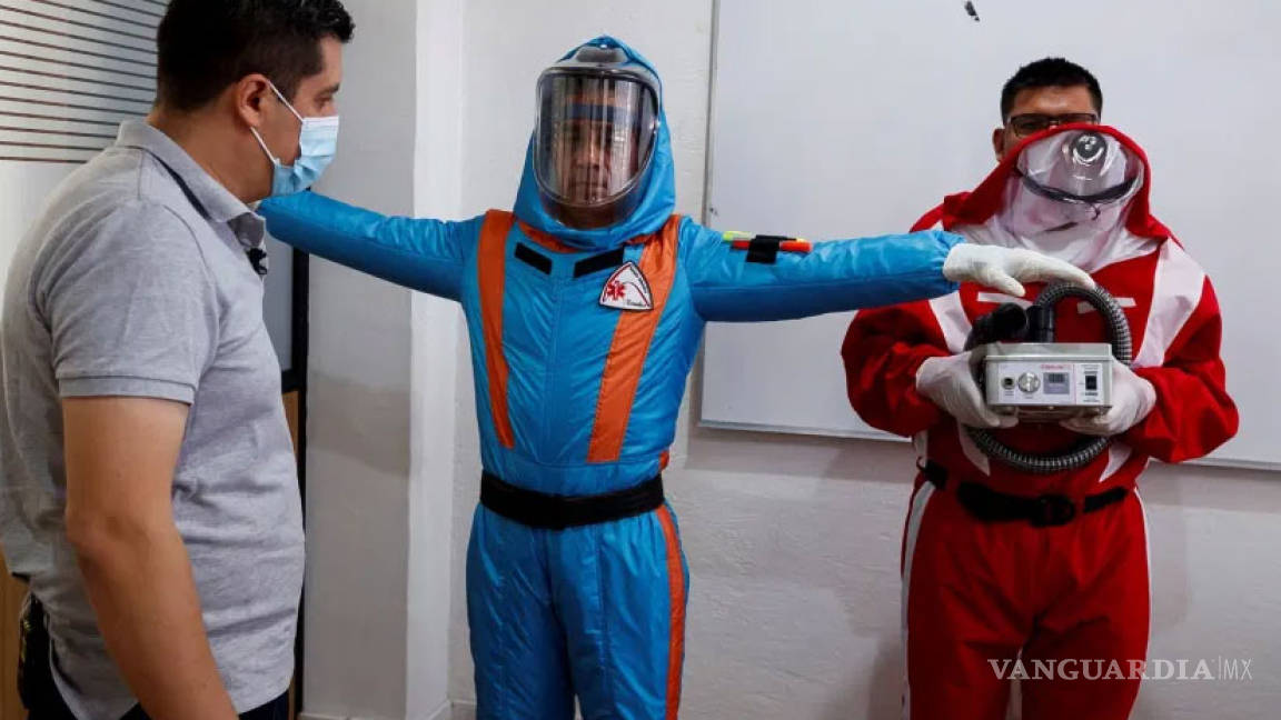 Empresa mexicana crea traje inflable contra COVID-19, se inspiró en Star Trek