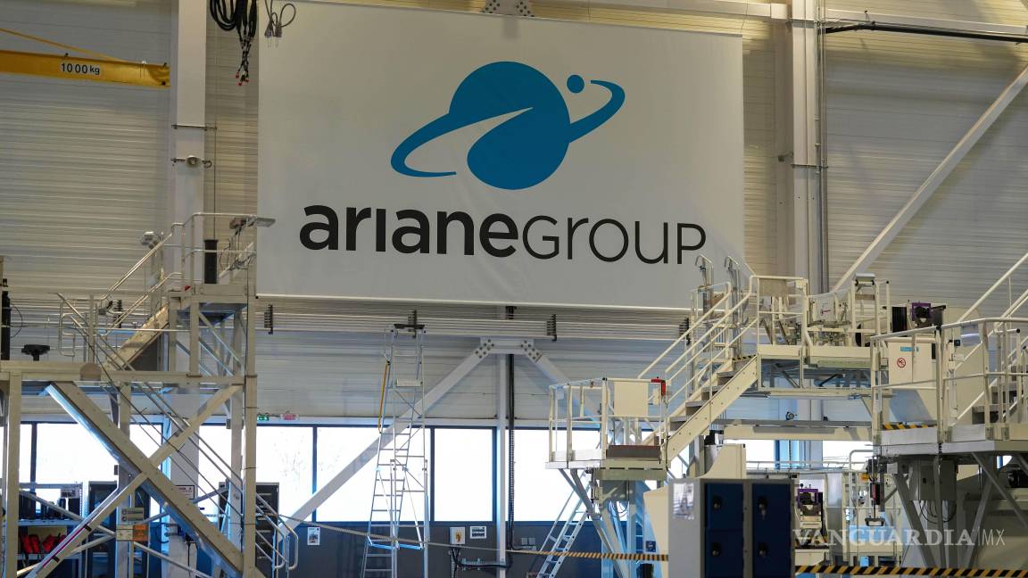 $!Vista parcial de la línea de ensamblaje del cohete Ariane 64, en Les Mureaux, en el oeste de París, el miércoles 4 de febrero de 2026.