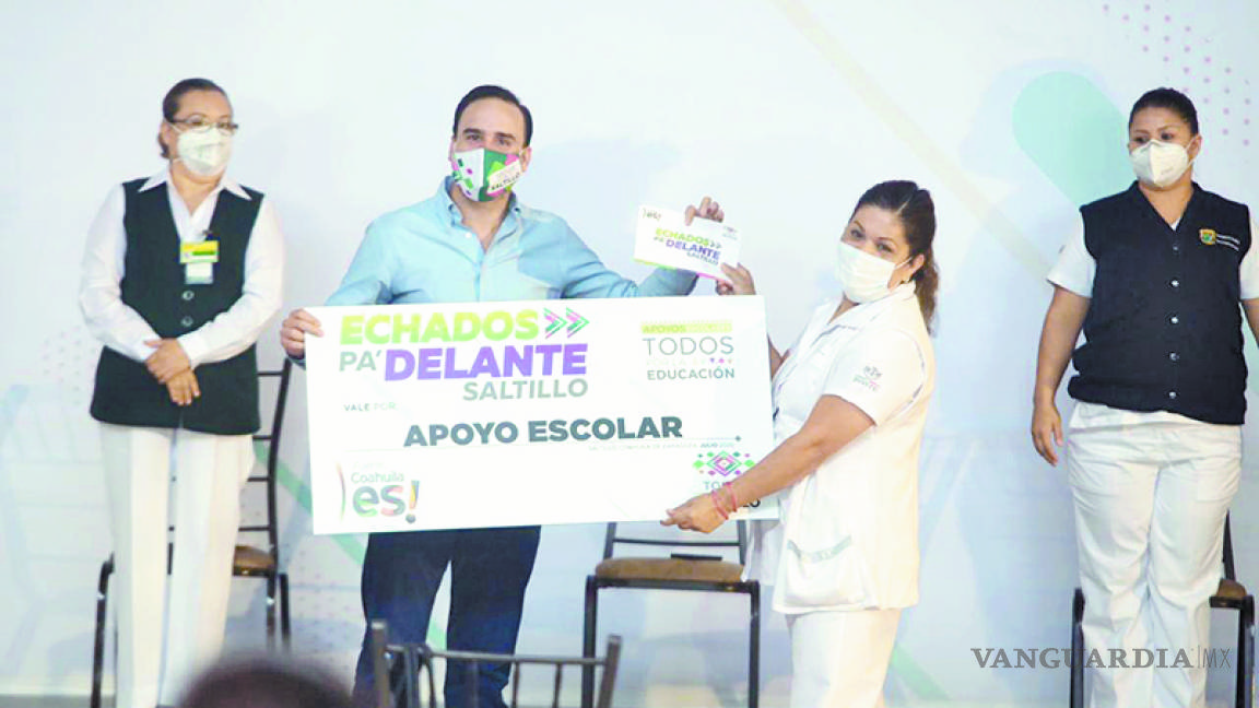 Entrega Municipio de Saltillo becas a hijos de 2 mil 200 enfermeras