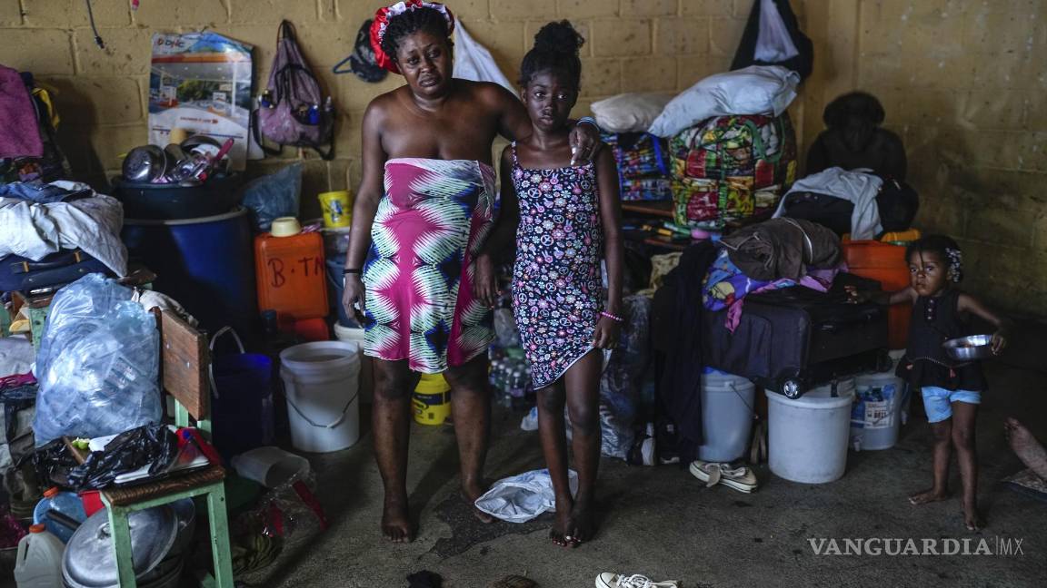 $!Juliana St. Vil en una escuela convertida en refugio donde ahora viven después de huir de la violencia de las pandillas en su vecindario, en Puerto Príncipe, Haiti.