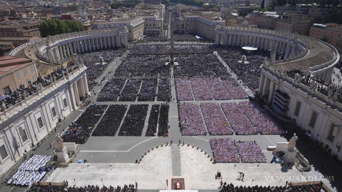 $!Vista de la Plaza de San Pedro del Vaticano durante el funeral del papa Francisco.