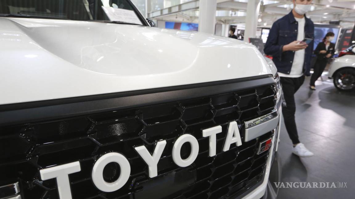 Escasez de autopartes golpea a la producción de Toyota en Japón