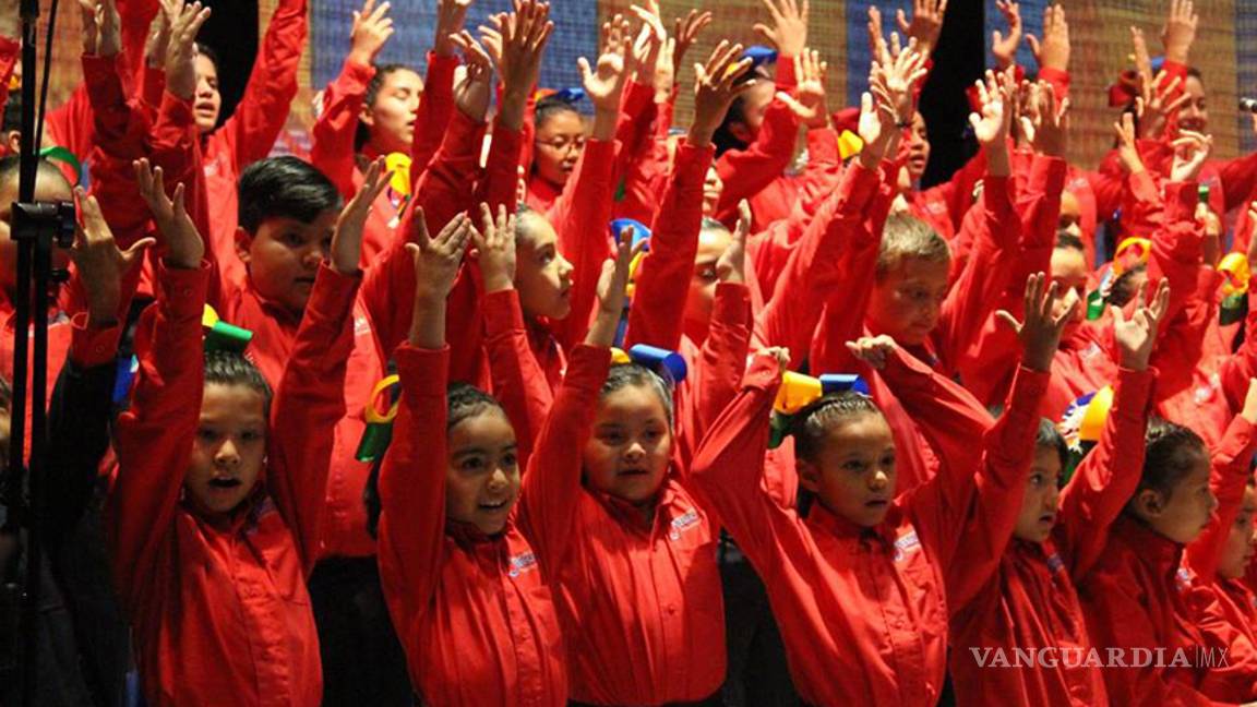 $!Integrantes de la Orquesta Esperanza Azteca atrapan sueños con sus voces e instrumentos