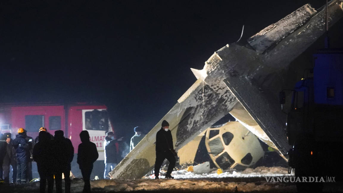 Fallecen 4 al estrellarse avión en Kazajistán