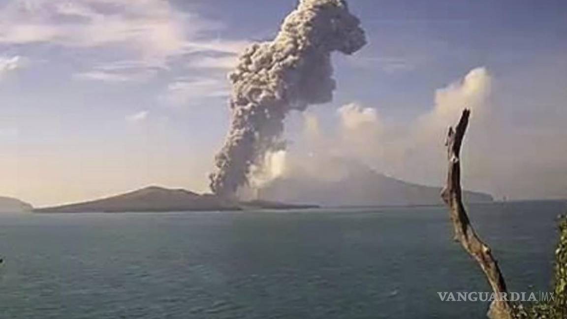 Ronda el temor ante erupción de volcán en Indonesia