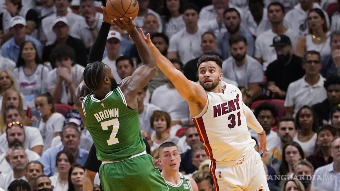 Heat remonta ante Celtics