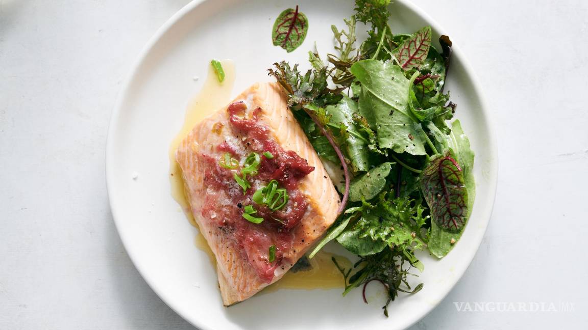 $!Este salmón asado agridulce está listo en poco tiempo.