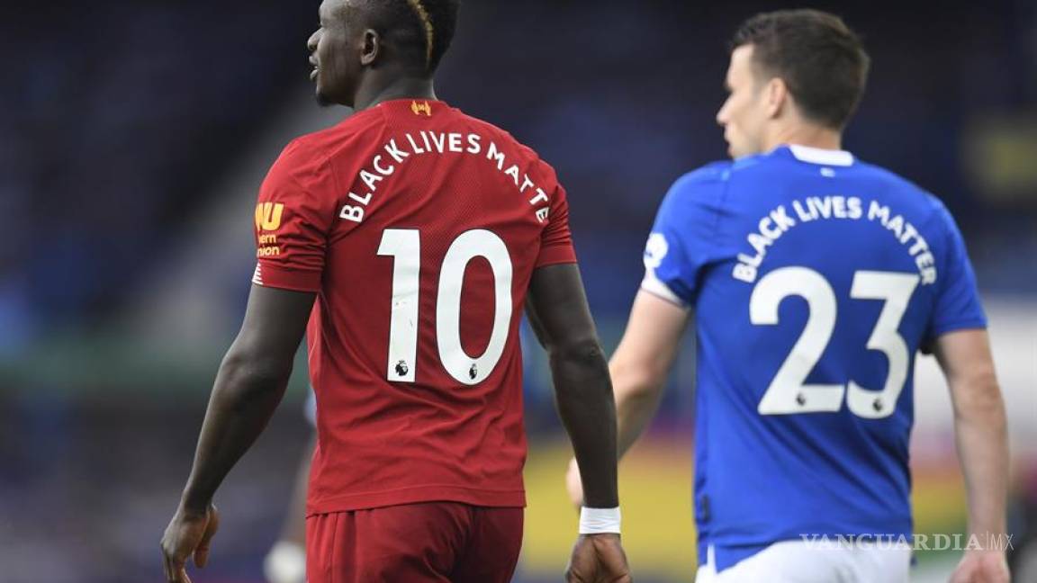 Liverpool empata con el Everton en su regreso a la Premier