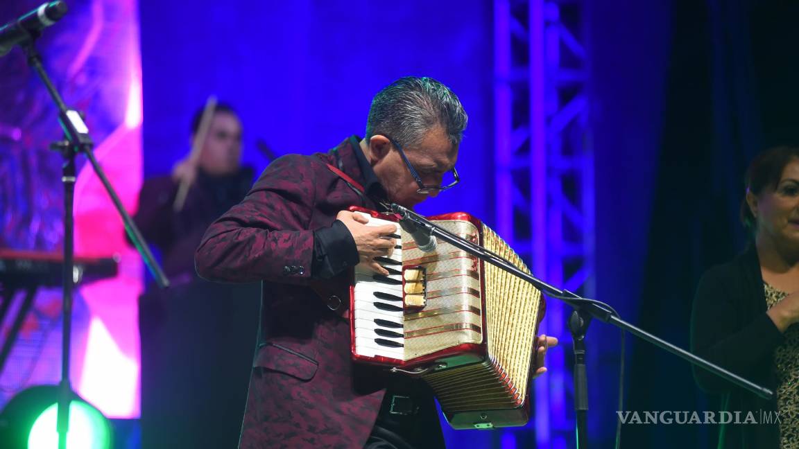 $!Éxitos de la agrupación de Iztapalapa deleitaron a saltillenses al puro estilo acordeonazo.