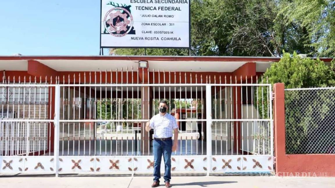 Julio Long, alcalde de San Juan de Sabinas, reafirma compromiso con la educación