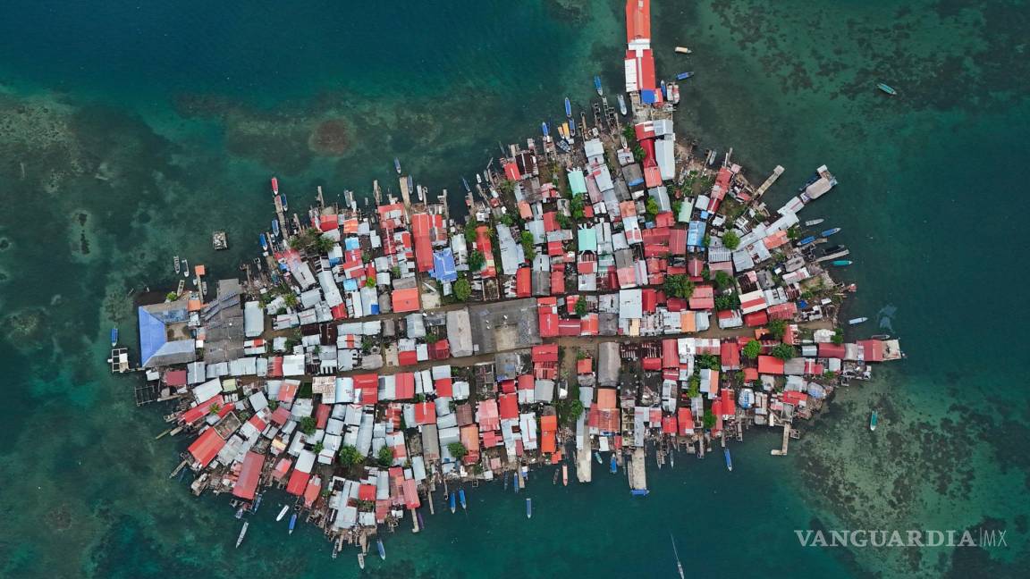 Crisis climática obliga a familias indígenas abandonar una isla en el Caribe panameño a tierra firme