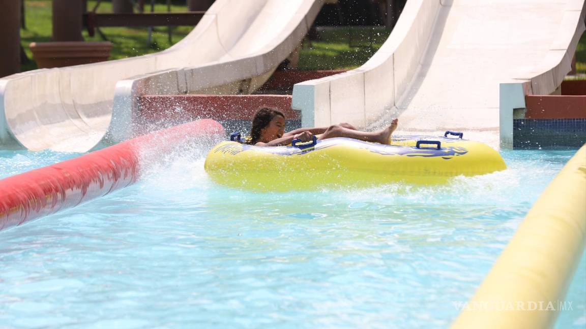 $!Saltillenses y familias procedentes de ejidos como San Juan de la Vaquería, Agua Nueva, General Cepeda y entre otras localidades acudieron a ‘refrescarse’.