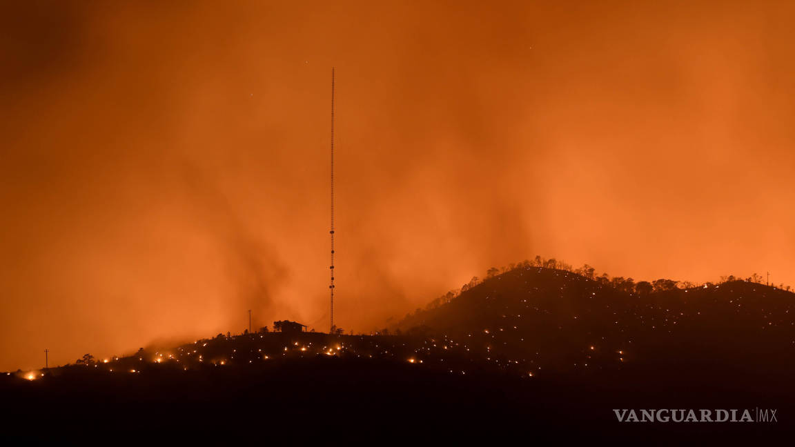 Dificulta viento combate a incendio forestal en Carneros; solo 5% del fuego ha sido liquidado