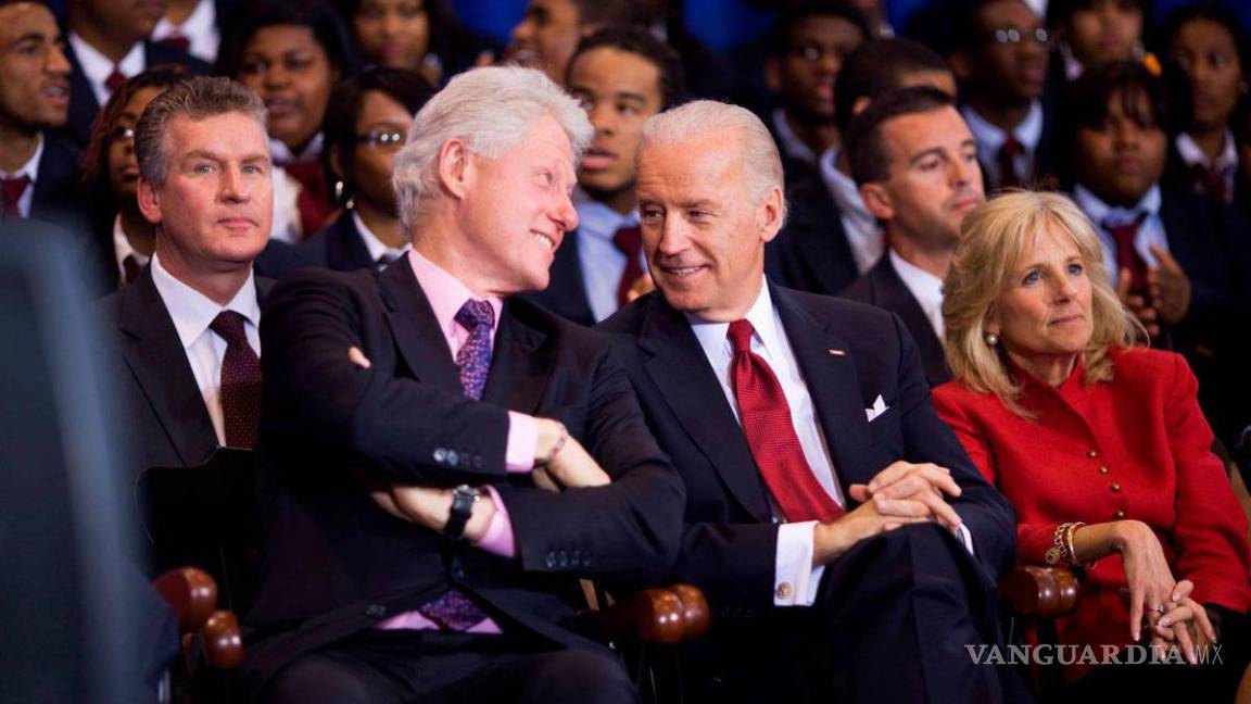 Biden llama por teléfono a Clinton y le desea “rápida recuperación”
