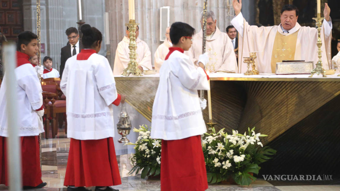 Reza el Cardenal Norberto Rivera por los niños vivos y fallecidos